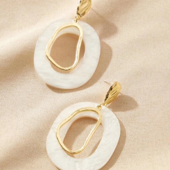 Glamor Theory Jewelry - Honeycomb Dangle Earrings Fashion Jewelry White and Gold